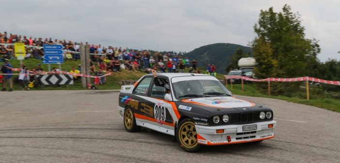 La BMW M3 del vincitore reglando traversi al pubblico.