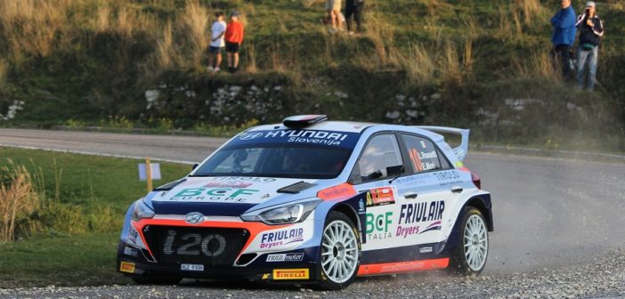 Rossetti nella sua cavalcata trionfale Veronese al volante della Hyundai.