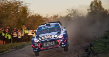 Neuville in azione sulle strade Catalane.