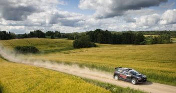 La la new Ford Fiesta R5 con Suninen sulle strade dell'Estonia.