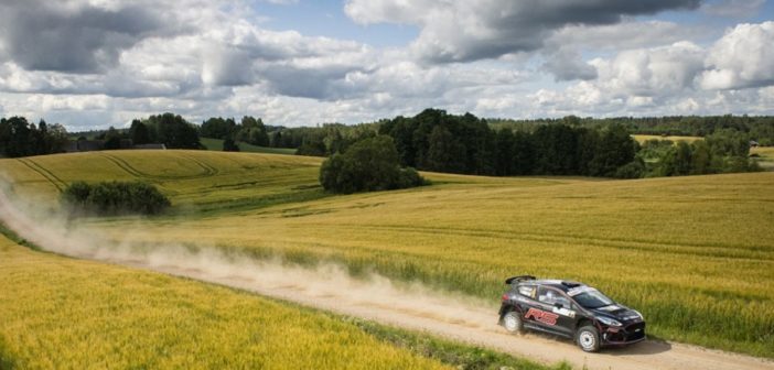 La la new Ford Fiesta R5 con Suninen sulle strade dell'Estonia.