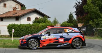 Sebastien Loeb spadroneggia nelle Langhe.