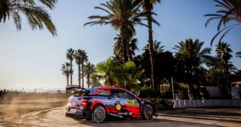 Neuville sull'asfalto veleggia verso il suo primo successo Catalano.