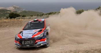 La Hyundai R5 di Scandola sugli sterrati della Sardegna