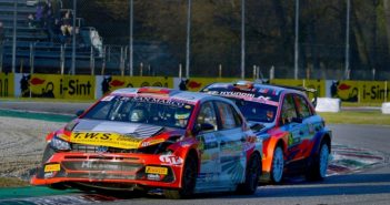 Crugnola nel pieno della bagarre con Breen sulla Grand Prix.