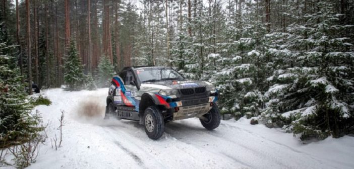 La BMW del vincitore in azione sulle piste innevate.