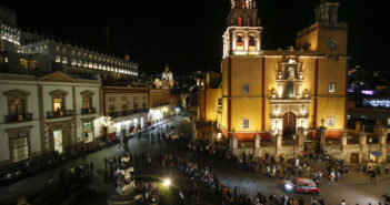 Un suggestivo scorcio di Guanajuato alla partenza della gara.