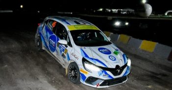 La Clio RSR Rally5 di Uriostegui sulla speciale spettacolo del circuito di Leon.