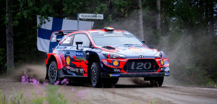 Neuville in azione sulle ps Finlandesi la stagione scorsa