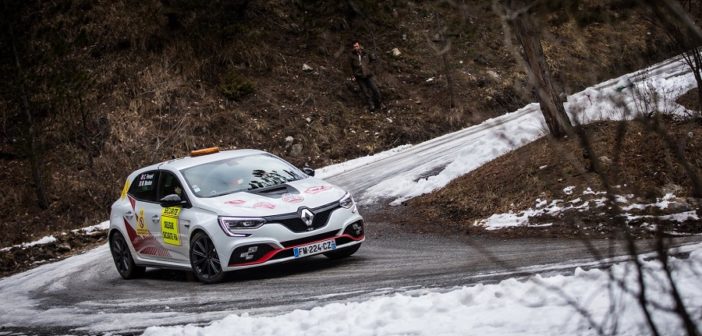 Una delle Clio RSR Rally5 al Montecarlo al suo debutto da apripista.