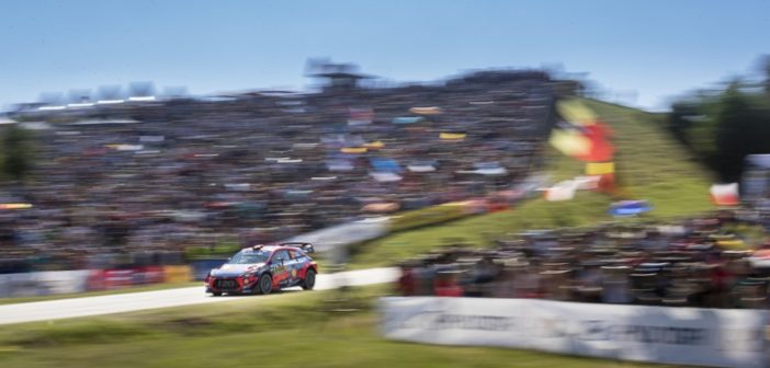 Neuville infiamma il pubblico della Pazerplatte Arena.