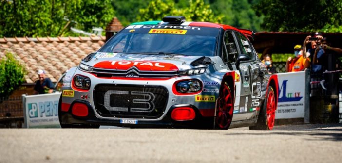 La Citroen C3 di Crugnola piega tutti sulle strade del Casentino. (Foto Mattia Bonfanti)