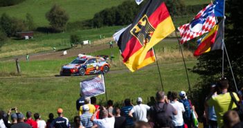 Neuville sulle strade di un Deutschland sempre più in bilico.