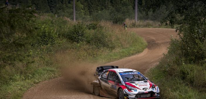 La Yaris di Ogier affila le armi sulle strade estoni.