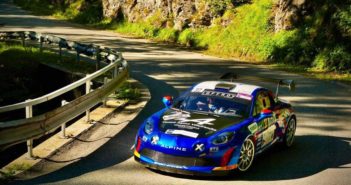 L'Alpine A110 di Guigou in azione sulle strade di Morzine.