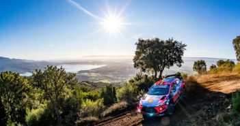 La Hyundai di Neuville sugli sterrati di Sardegna.