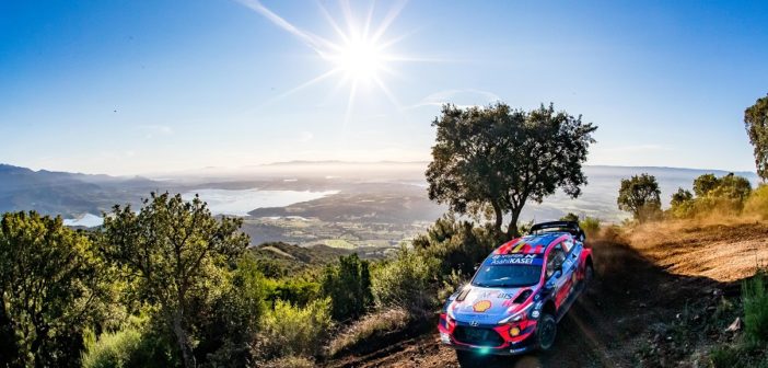 La Hyundai di Neuville sugli sterrati di Sardegna.