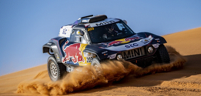 La Mini buggy di Sainz in azione sulle dune d'arabia.