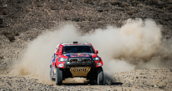 La Toyota di Al Attiyah continua la sua rincorsa.