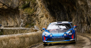 L'Alpine A110 di Guigou piega anche le strade del Montecarlo.