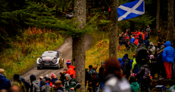 Un quadro del rally britannico dalle foreste Gallesi