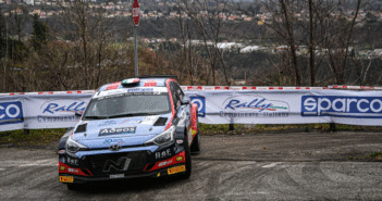 Partenza in salita per il campione Italiano in carica frenato da un semiasse.