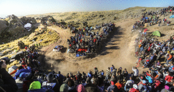 Il pubblico delle grandi occasioni sugli anfiteatri naturali del Condor, in Argentina.