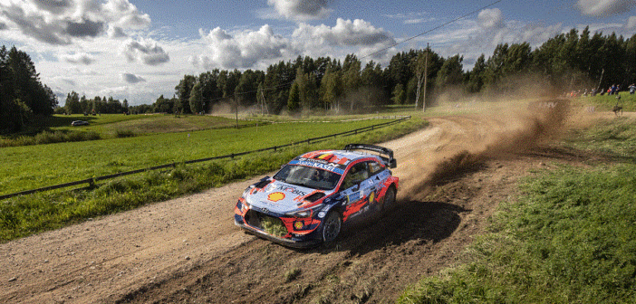 Neuville in azione sulle speciali Estoni.