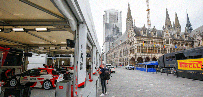 La piazza del mercato di Ypres cuore pulsante della gara.