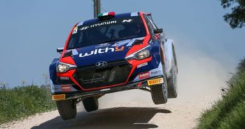 Il leader di campionato Umberto Scandola sulla Hyundai i20 R5.