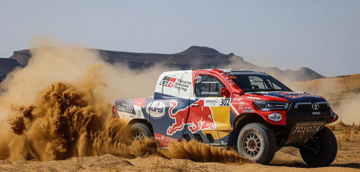 L'Hilux di Nasser vola sulla sabbia del Marocco.