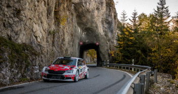 Coppens sulle strade alpine del Vallese (Photo Baptiste Aebi)