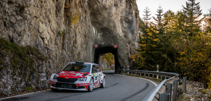 Coppens sulle strade alpine del Vallese (Photo Baptiste Aebi)