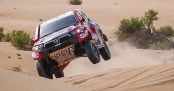 Nasser vola sulle dune amiche dell'Abu Dhabi Desert Challenge.