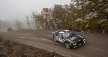 La Lancia Rally 037 di Alberto Battistolli a tutto traverso.