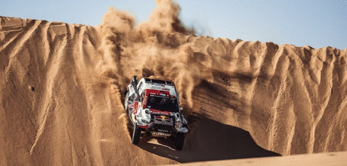 La Toyota di Al Attiyah si tuffa a tutta giù dalle dune della Dakar