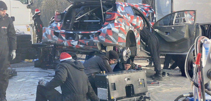 Il service della Toyota durante i test pre Montecarlo di dicembre