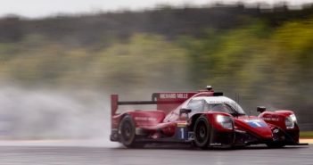 La LMP2 di Ogier, Milesi e Wadoux sotto il diluvio di Spa.