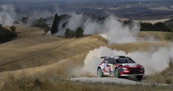 Paolino Andreucci nella passata edizioni del Valtiberina nel quadro delle crete senesi.