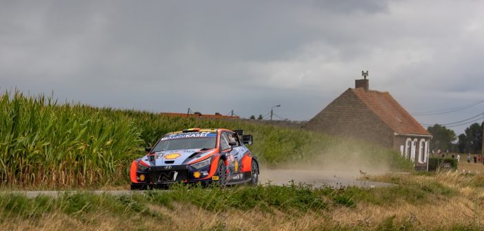 Neuville torna a volare sulle strade di casa