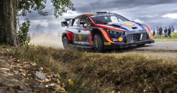 La Hyundai i20 di Neuville sulle strade di Ypres