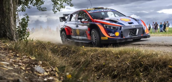 La Hyundai i20 di Neuville sulle strade di Ypres