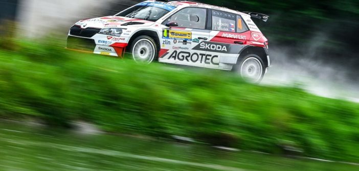 La Fabia di Kopecky vola sul bagnato.