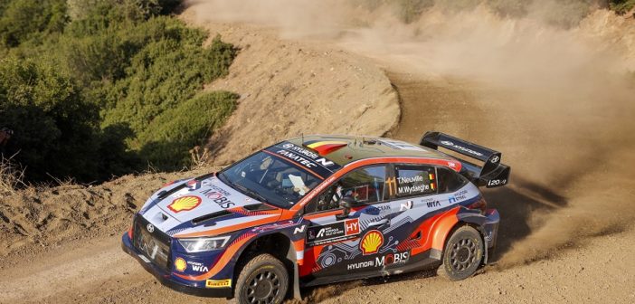 Neuville prende il volo e prenota il suo posto nell'Olimpo