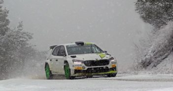 In azione Kris Meeke, sulle strade innevate intorno a Gap. (Foto Pixelrallye)