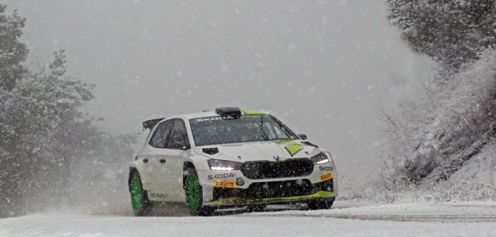 In azione Kris Meeke, sulle strade innevate intorno a Gap. (Foto Pixelrallye)