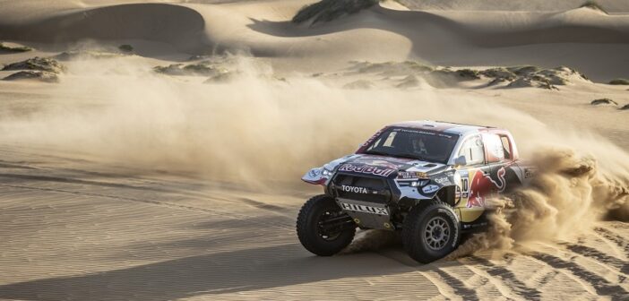 Al Attiya punta di diamante del tridente Toyota impegnato sulle dune ..