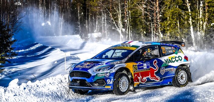 Adrien al debutto in Svezia con i colori red bull sulla Fiesta rally2