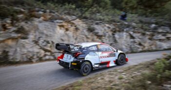 Ogier detta il passo e allunga ..