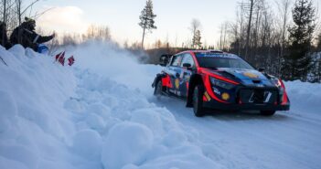 Un Lappi XXL in azione tra i muri di neve della Svezia